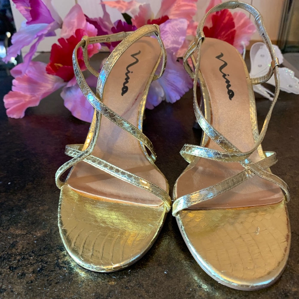 🌈 Nina Gold Leather Strappy Heels - Picture 2 of 4